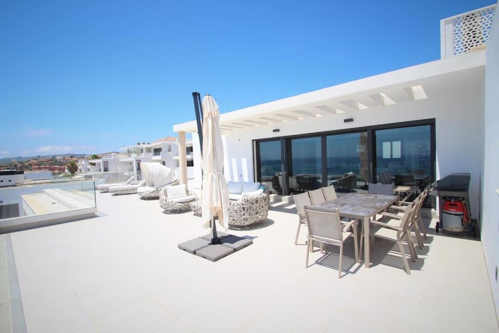 Appartement Luxurious Penthouse With Huge Panoramic Terrace à San Roque  Extérieur photo